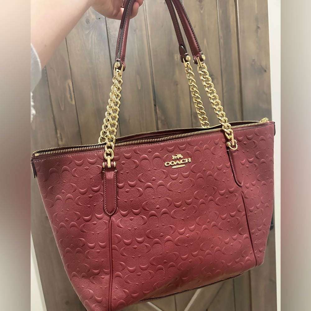 Like New : Coach Ava Signature Chain Tote in Red Wine
